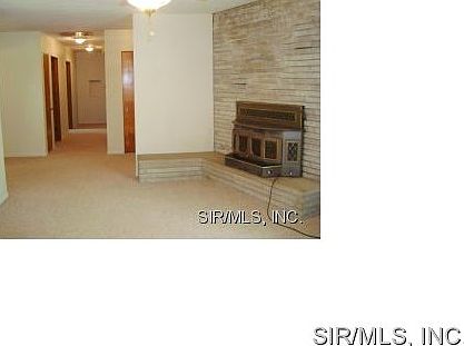 4th image of 704 Dolphin Dr W