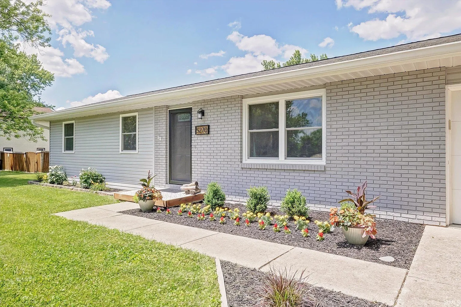 5270 W Hillcrest Dr photo 1