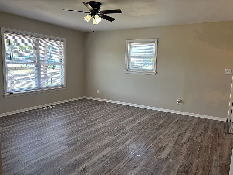 1900 Anderson Ave — Photo 3