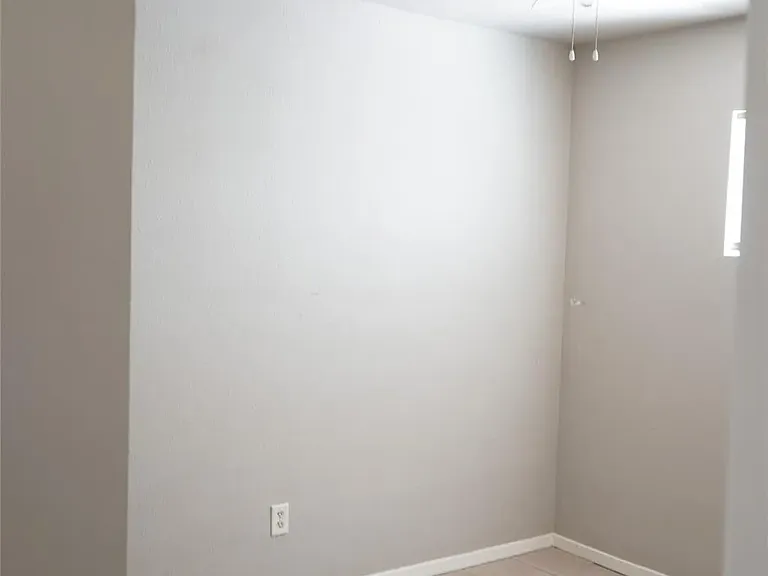 1809 W East Roberts Dr #3 — Photo 2