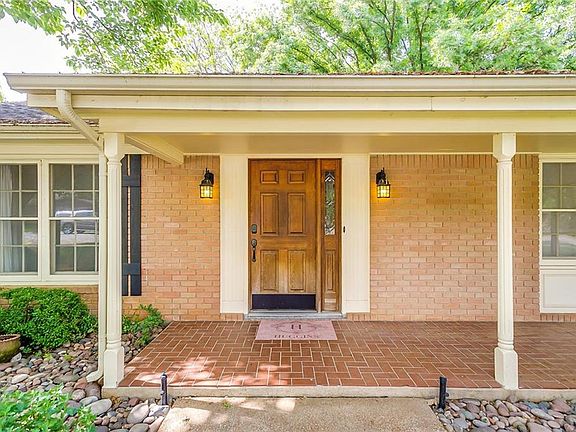 4th image of 1216 Crestwood Dr