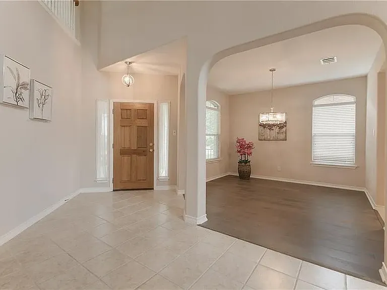 17216 Ennis Trl — Photo 4