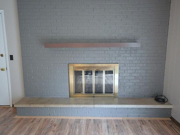 5th image of 23076 Leslie Ln