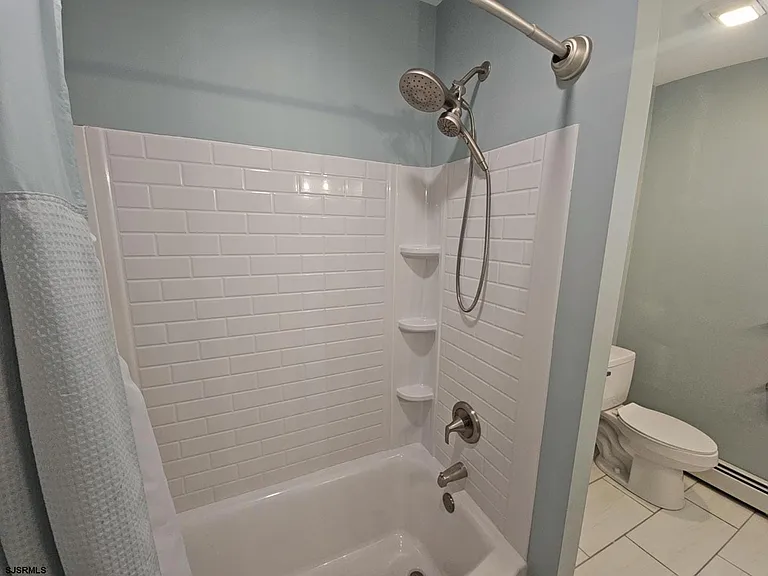111 N Sacramento Ave — Photo 17