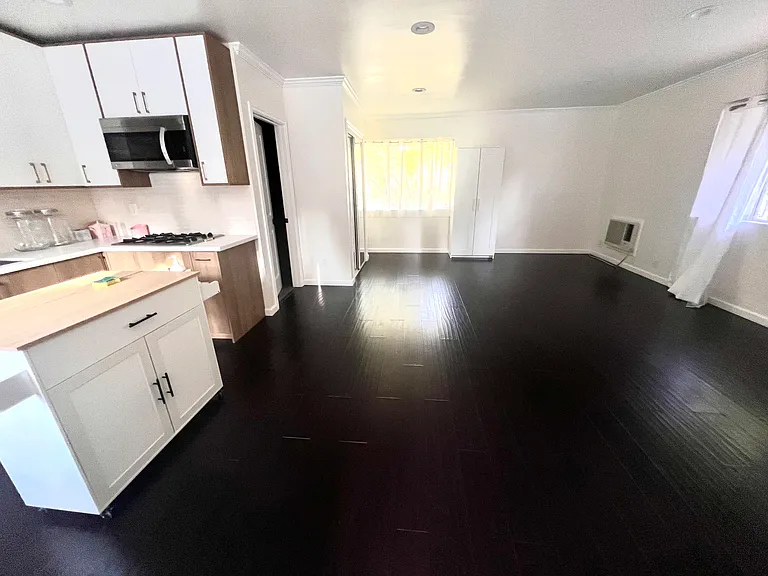 670 Lombardy Pl — Photo 3