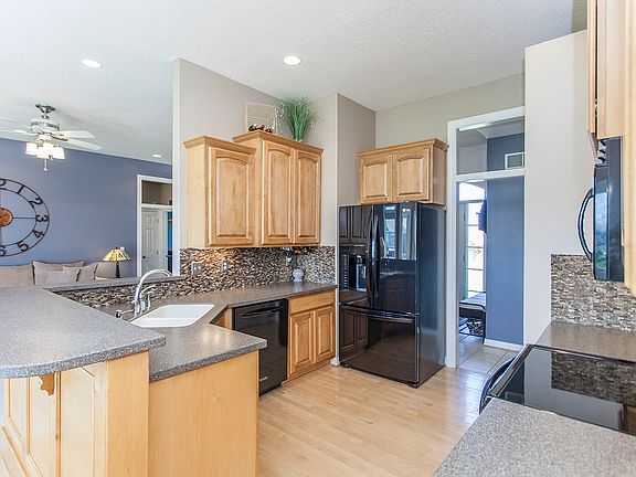 4th image of 505 NW Waterview Ct