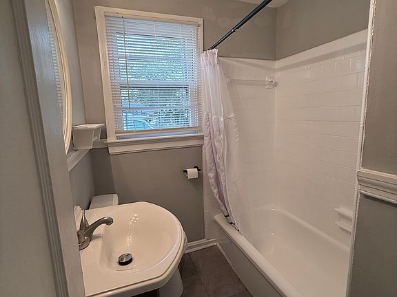 4th image of 135 Banneker Dr