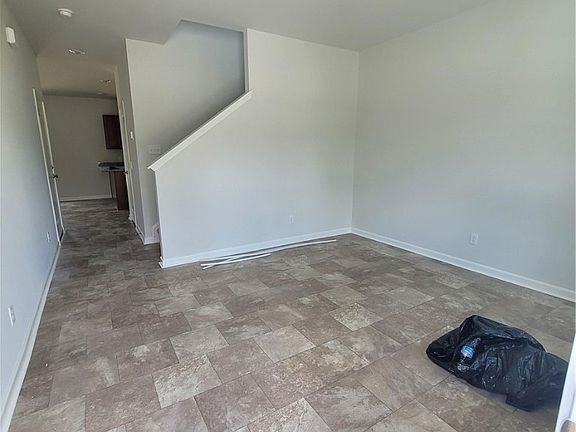 3rd image of 118 BLUEBERRY Court NE