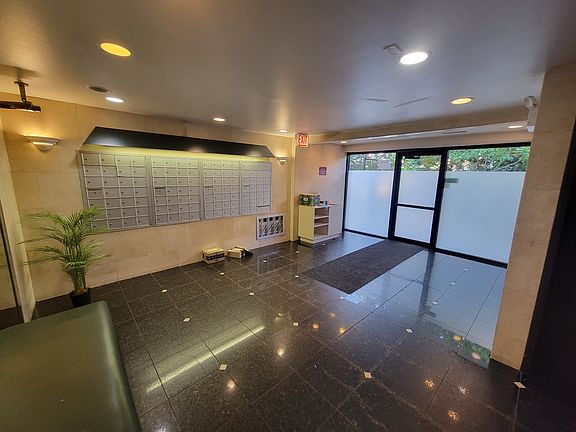 3rd image of 607 W Wrightwood Ave APT 314