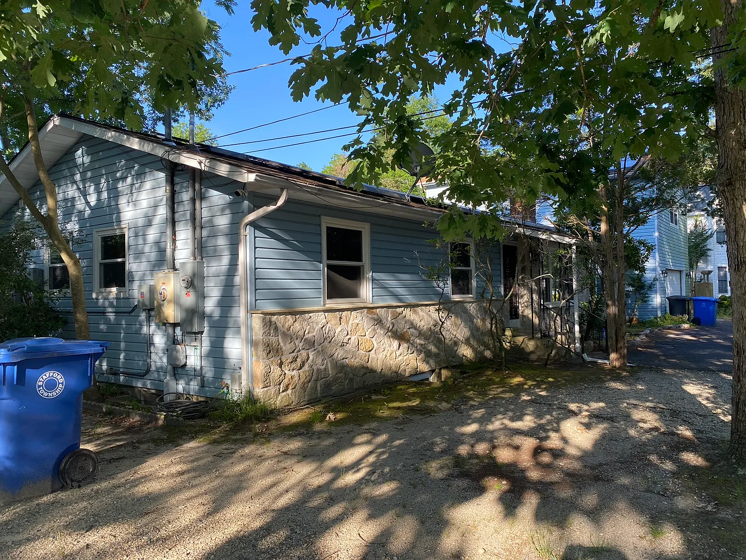 3 bed, 2400 sqft, $3,300 — Photo 2
