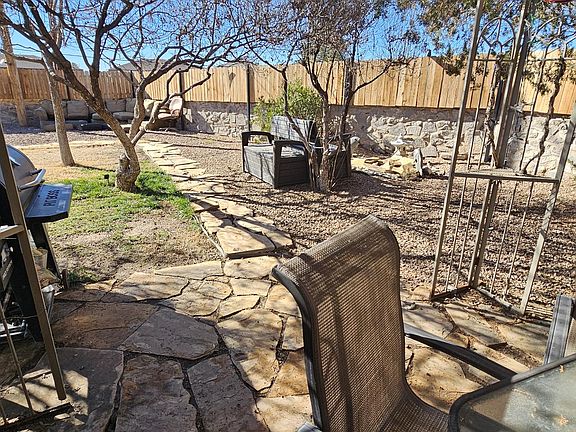 5th image of 1845 Carlyle Dr