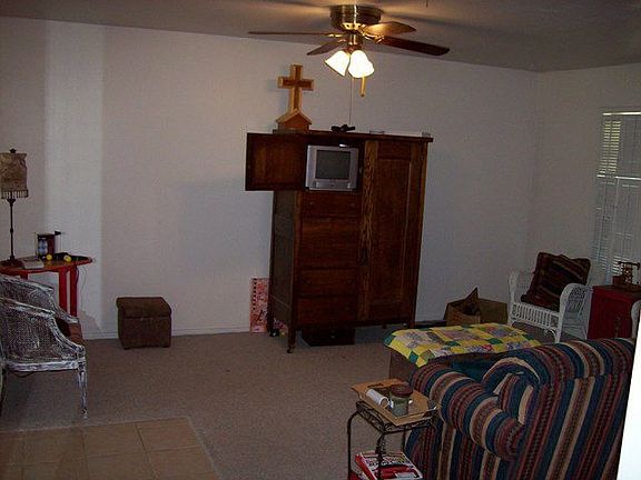 3rd image of 901 W Avenue J
