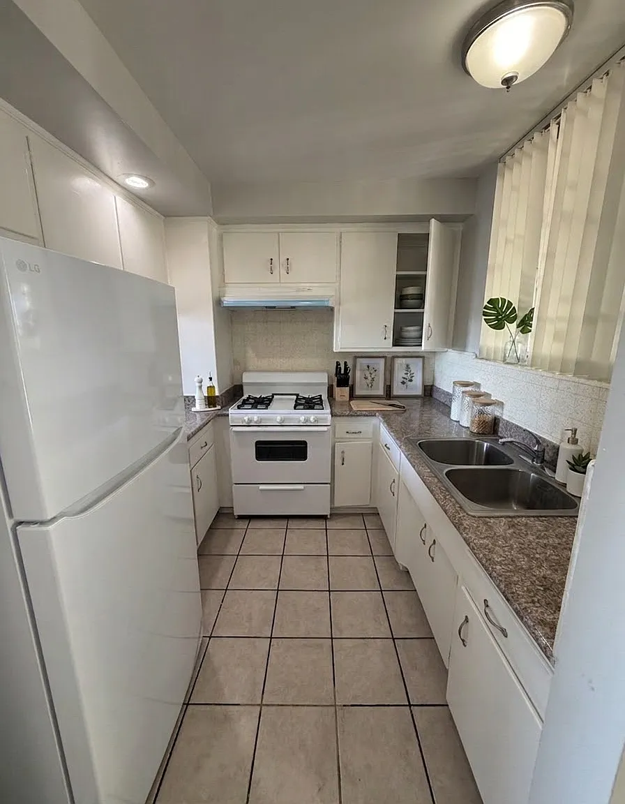 2 bed, $2,000 — Photo 4