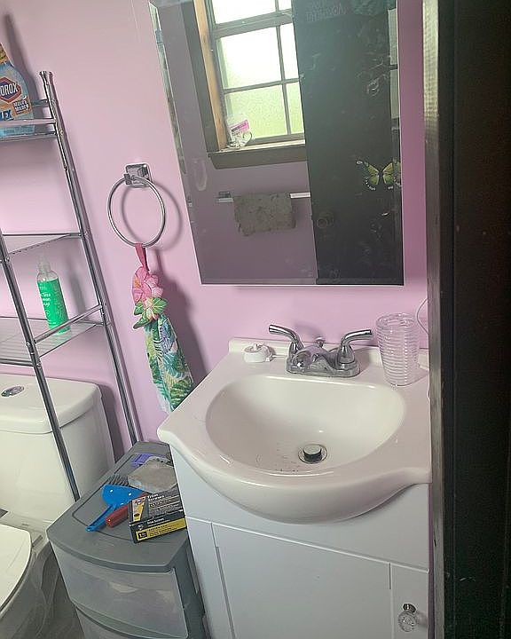 2nd image of 4323 Wellington Dr