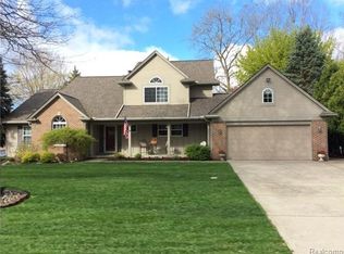 6173 Lake Waldon Dr, Clarkston, MI 48346
