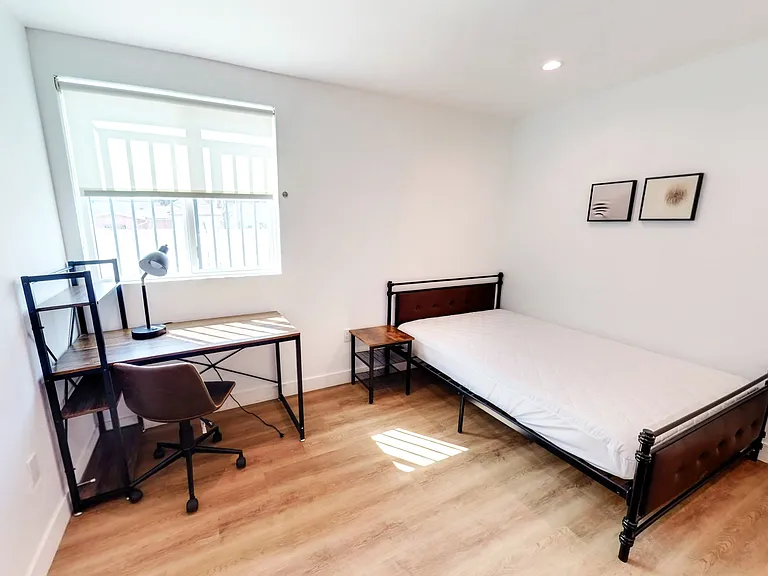 1651 W 37th Pl — Photo 33