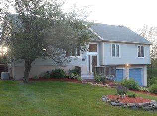 602 Hearthstone Cir, Bartonsville, PA 18321