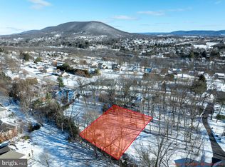 933 Oak Ridge Ave, State College, PA 16801