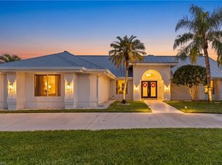 245 Monterey DR, NAPLES, FL 34119