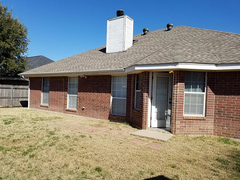 3926 Duke Ln — Photo 12