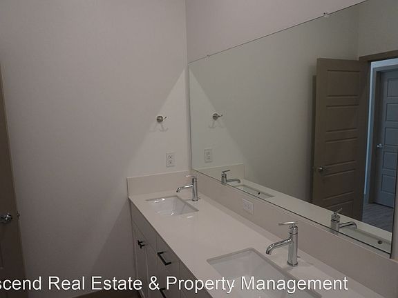 2nd image of 9425 Parkwood Manor Dr