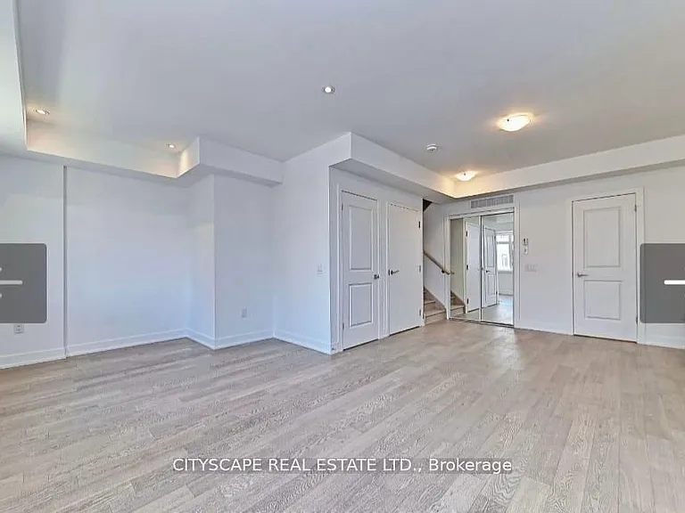 1085 Douglas McCurdy Cmn #209 — Photo 11