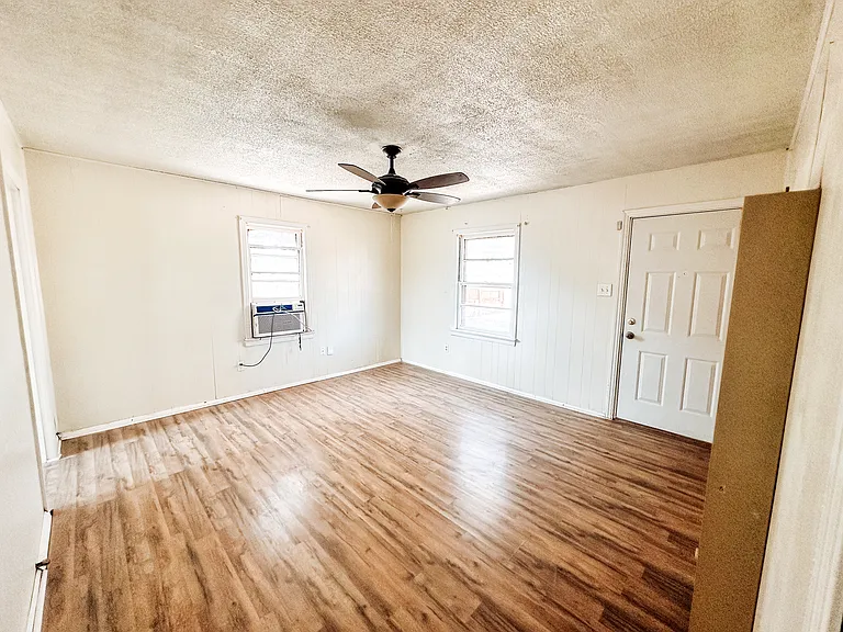 3207 Amherst St — Photo 3