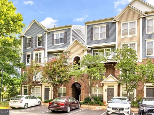 7078 Falls Reach Dr APT 303, Falls Church, VA 22043