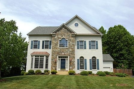 CHANTILLY COLONIAL