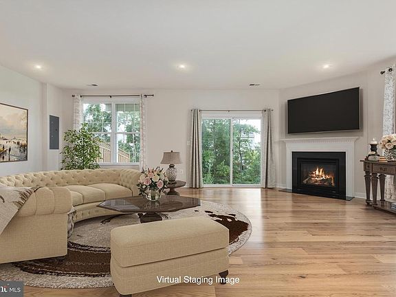 5th image of 1740 MOULTRIE TERRACE NE