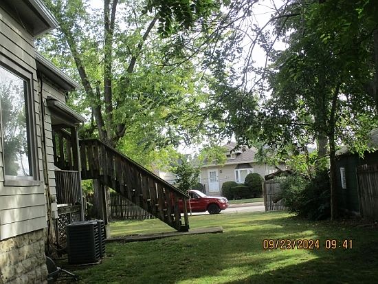 3rd image of 417 Buell Ave