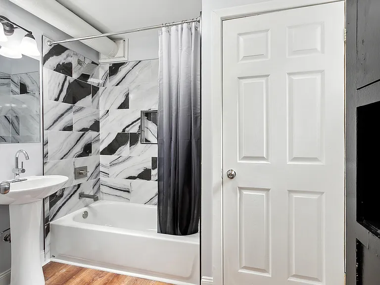 2209 Broadway St — Photo 11
