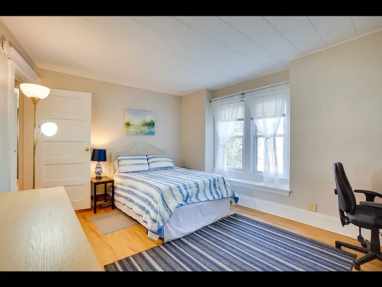765 Westcott St — Photo 10