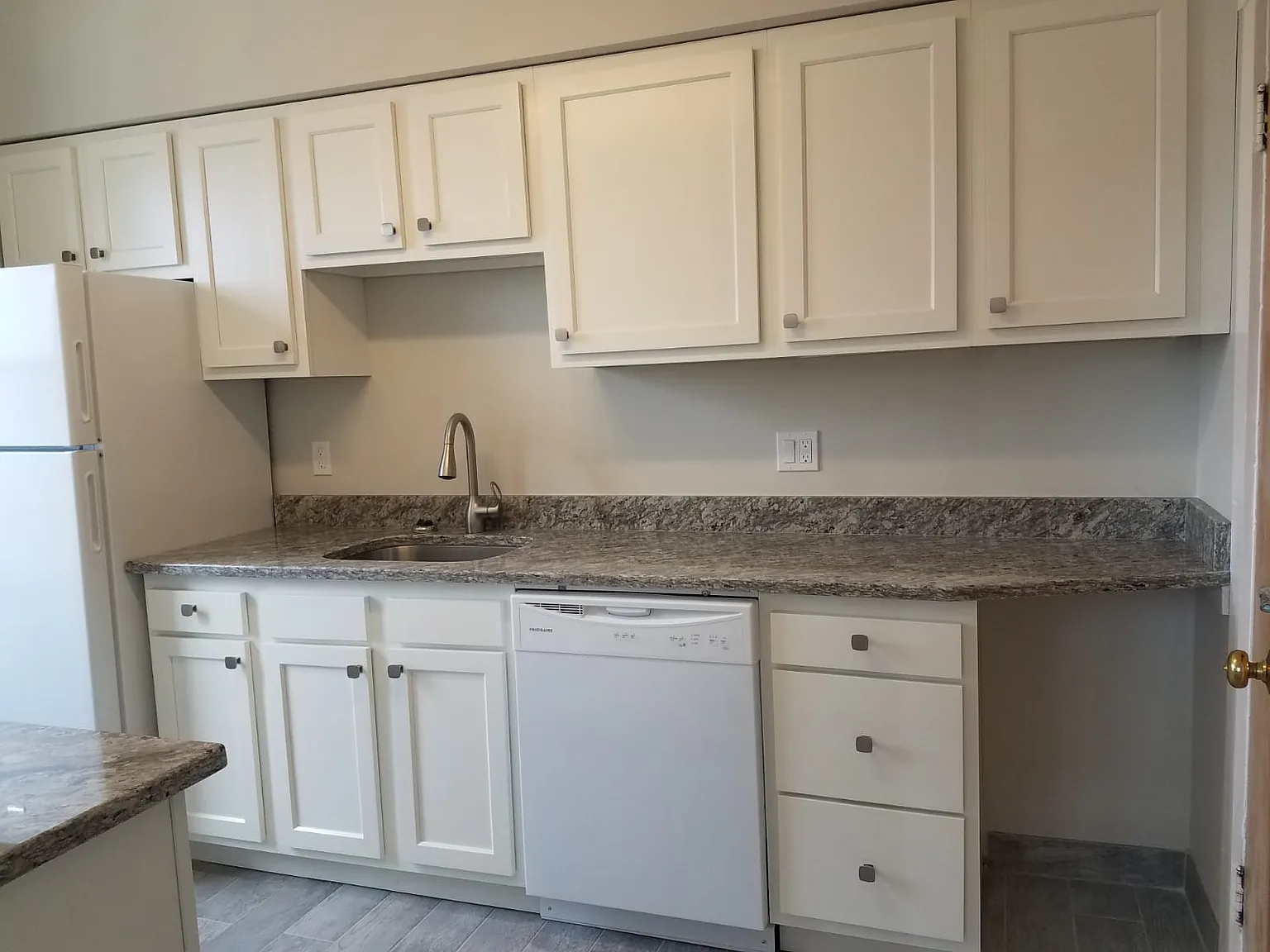 3 bed, $4,350 — Photo 2
