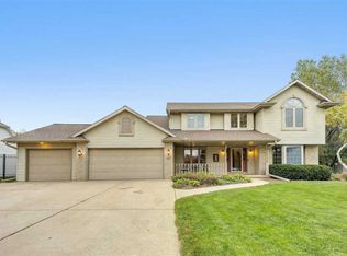 429 N Pennwood Cir, Green Bay, WI 54301