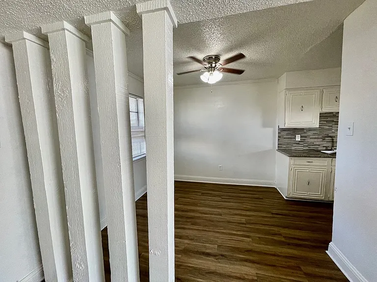 2310 Chapel Hill Ln — Photo 6