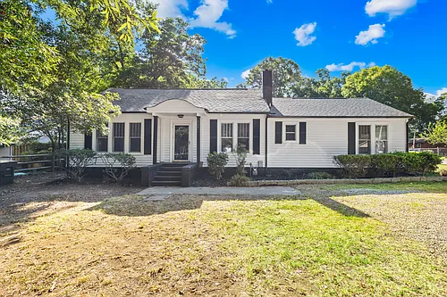 227 N Magnolia St Photo 1