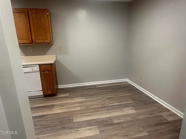 1030 Jim Fox Rd — Photo 3