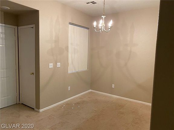 3rd image of 937 Dusty Creek St
