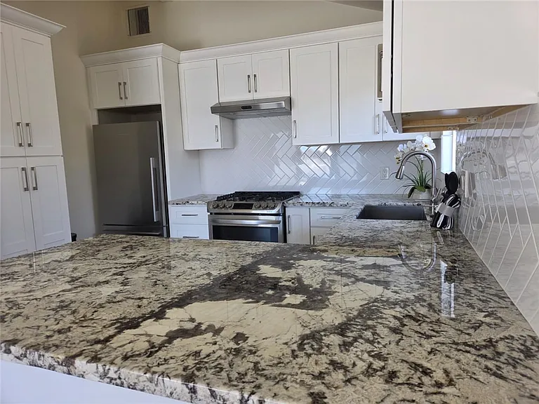 1812 W Balboa Blvd — Photo 4