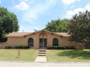 2101 Ming Dr, Edgecliff Village, TX 76134