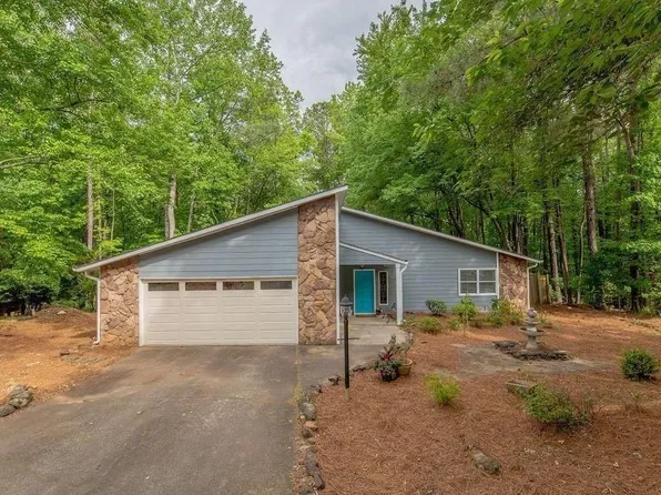 180 Crabtree Dr, Roswell, GA 30076
