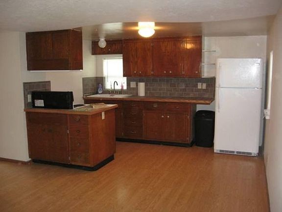 Kitchen w/new fridge