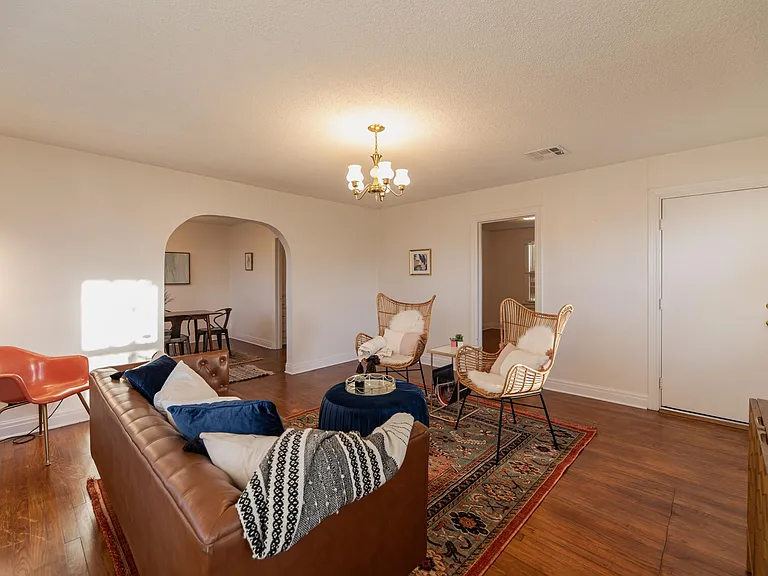 2442 N Jordan Ave — Photo 3