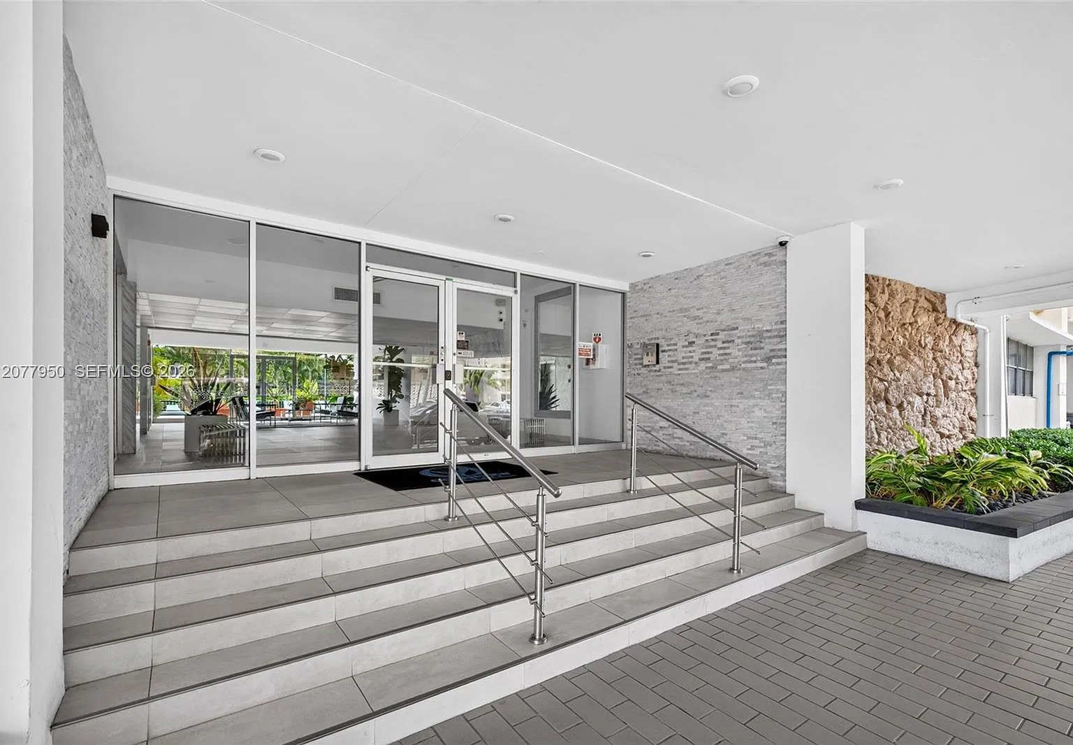 Ocean View Towers Condo — Photo 2