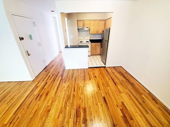 3rd image of 7536 Grand Central Pkwy #3