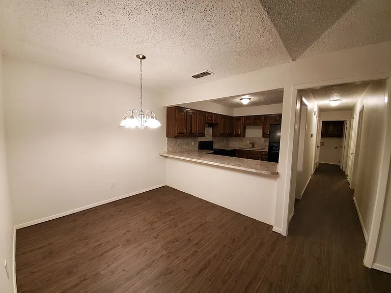 106 Westpark Dr N — Photo 2