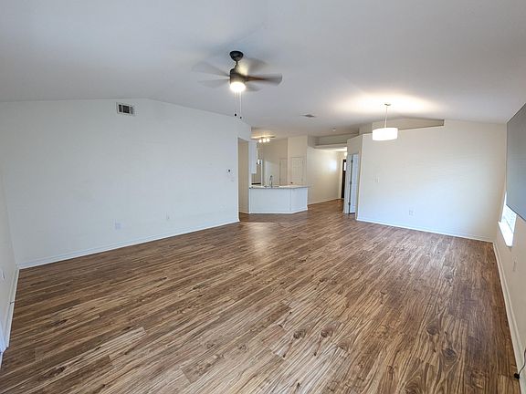3rd image of 1020 Freeport Ct