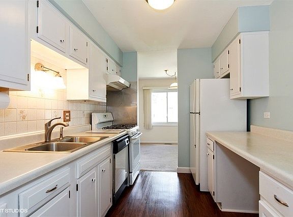 2nd image of 3026 Roberts Dr APT 7-8