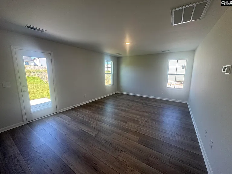 3080 Hallsdale Dr — Photo 4
